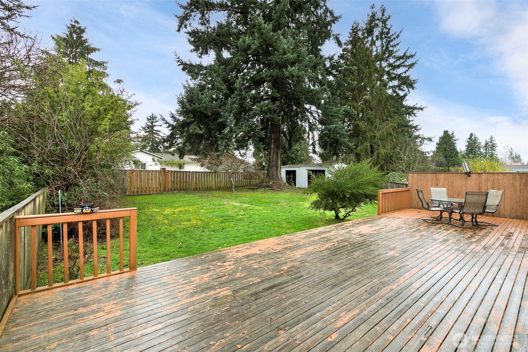 Large back deck+ outbuilding