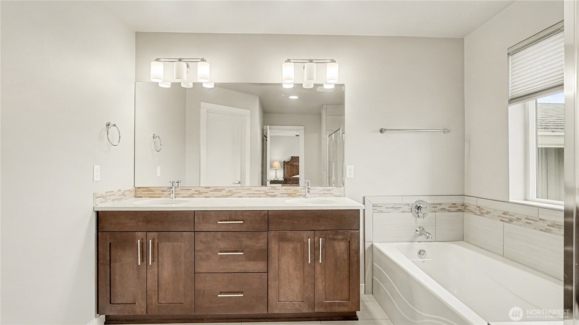 Primary en-suite bathroom featuring dual sinks with plenty of storage.