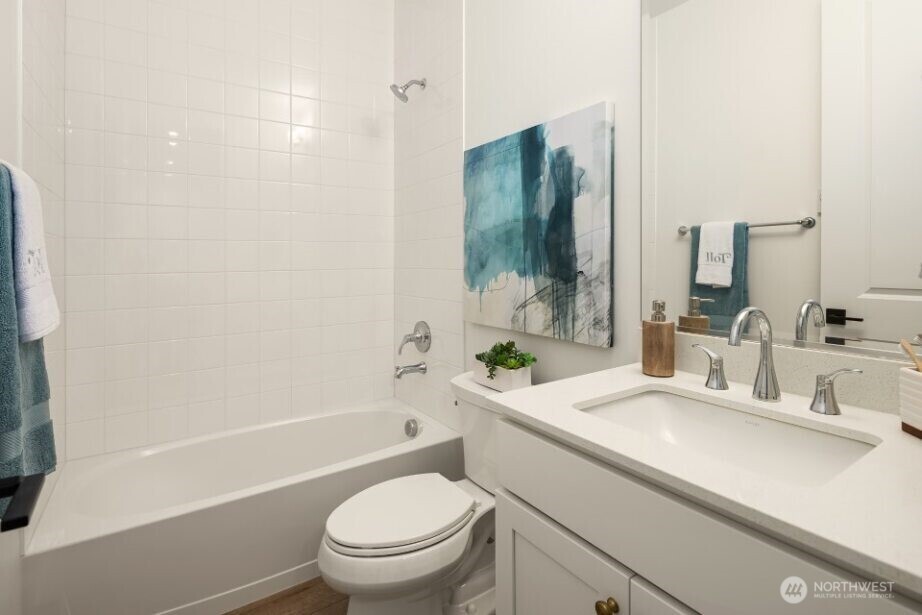 Guest bath on 3rd floor