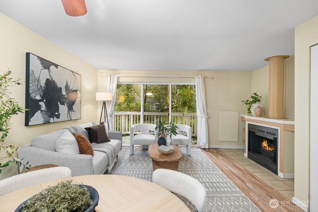 Cozy Living room with Fireplace