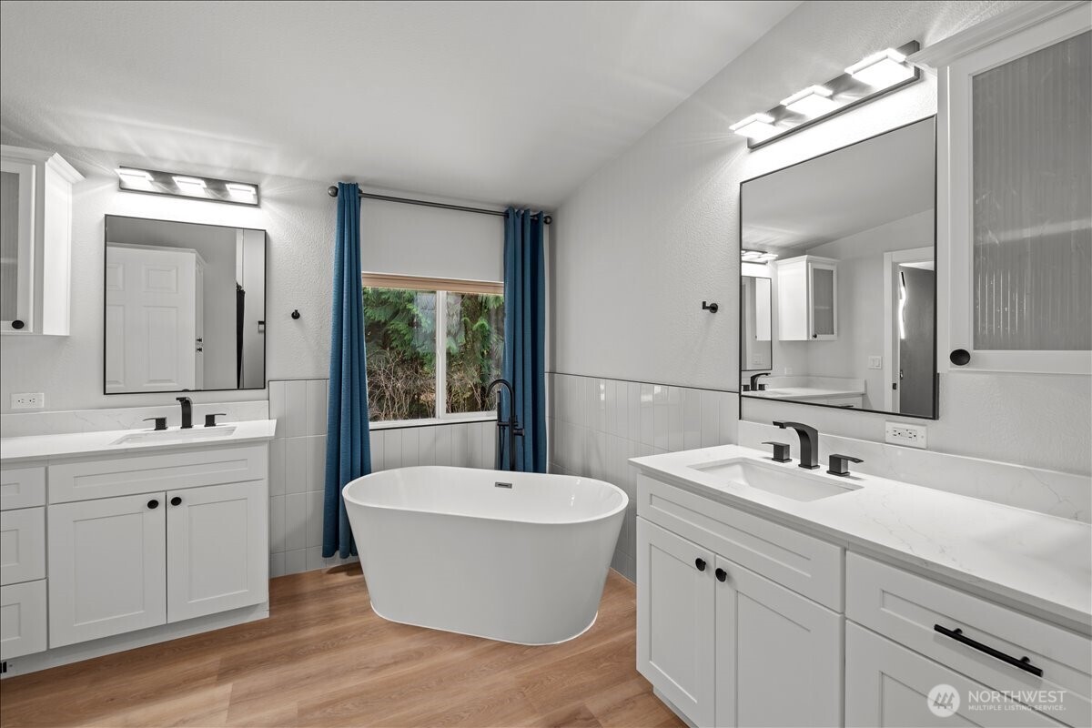 Ensuite to master bath