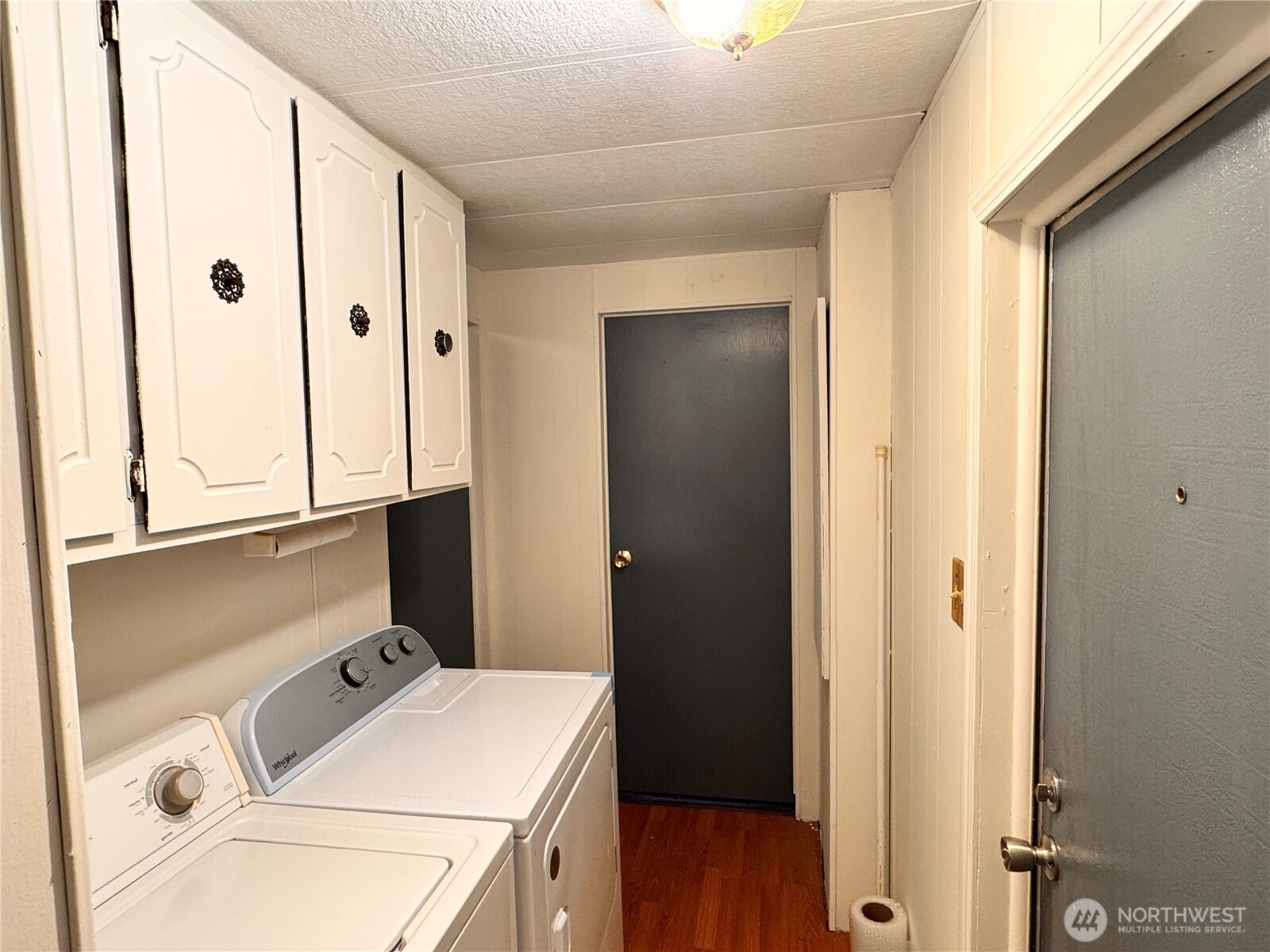 Laundry area.  Washer and dryer stay!