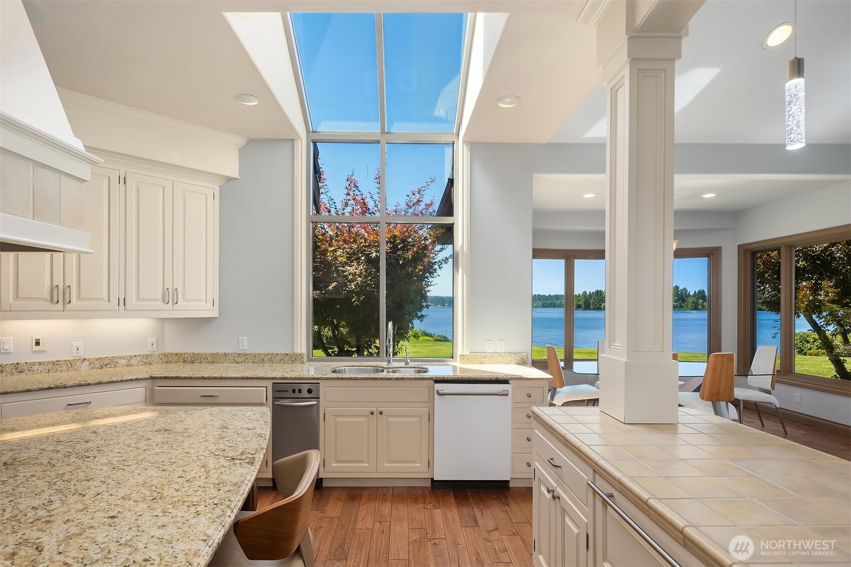 Velux skylights fill the great room w/natural light. Kitchen-aid trash compactor & Bosch dishwasher.