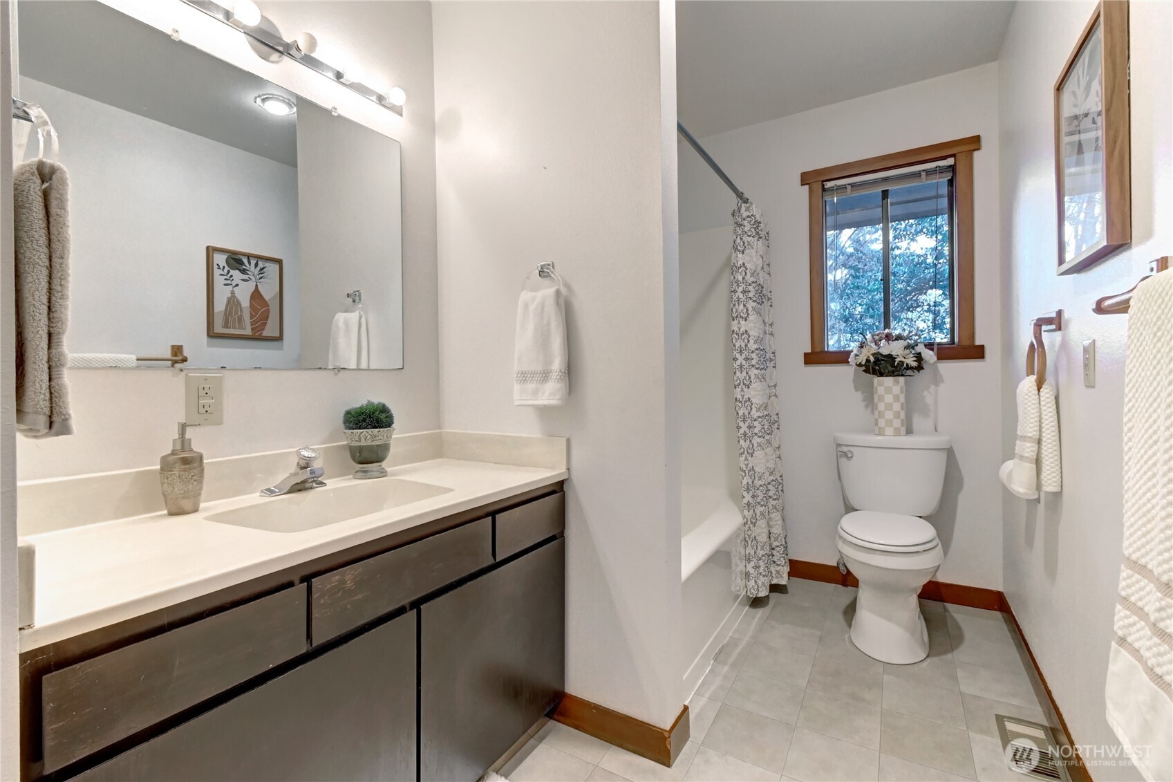 2bd Bedroom - Main Floor