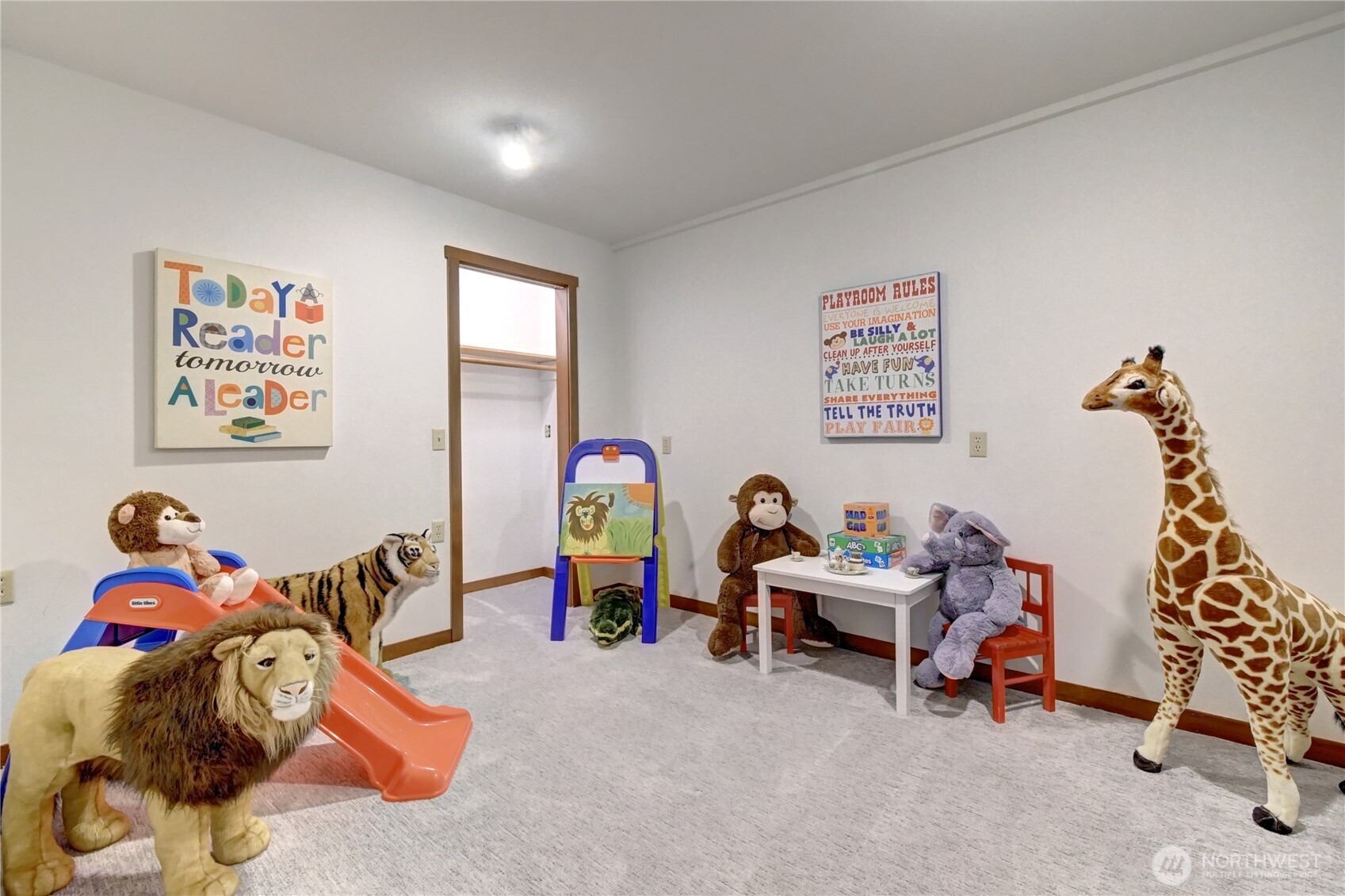 Full vintage kitchenette - lower level apartment.