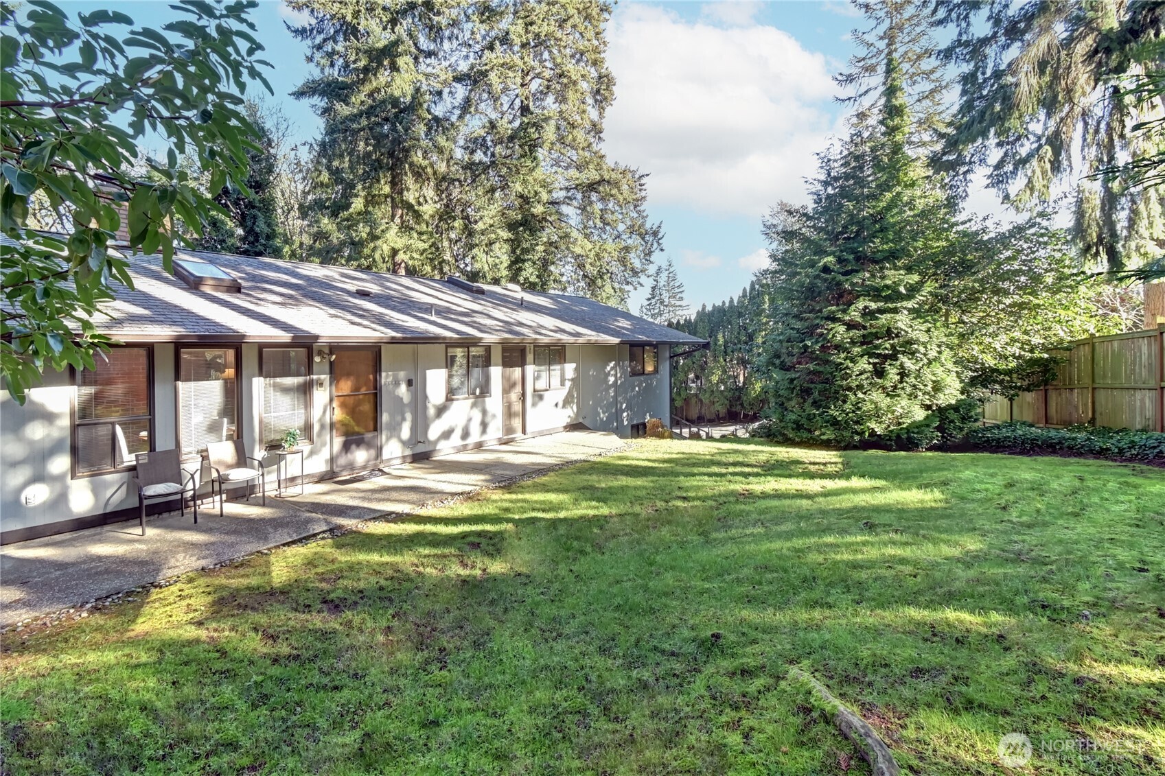 Large parking area off garage