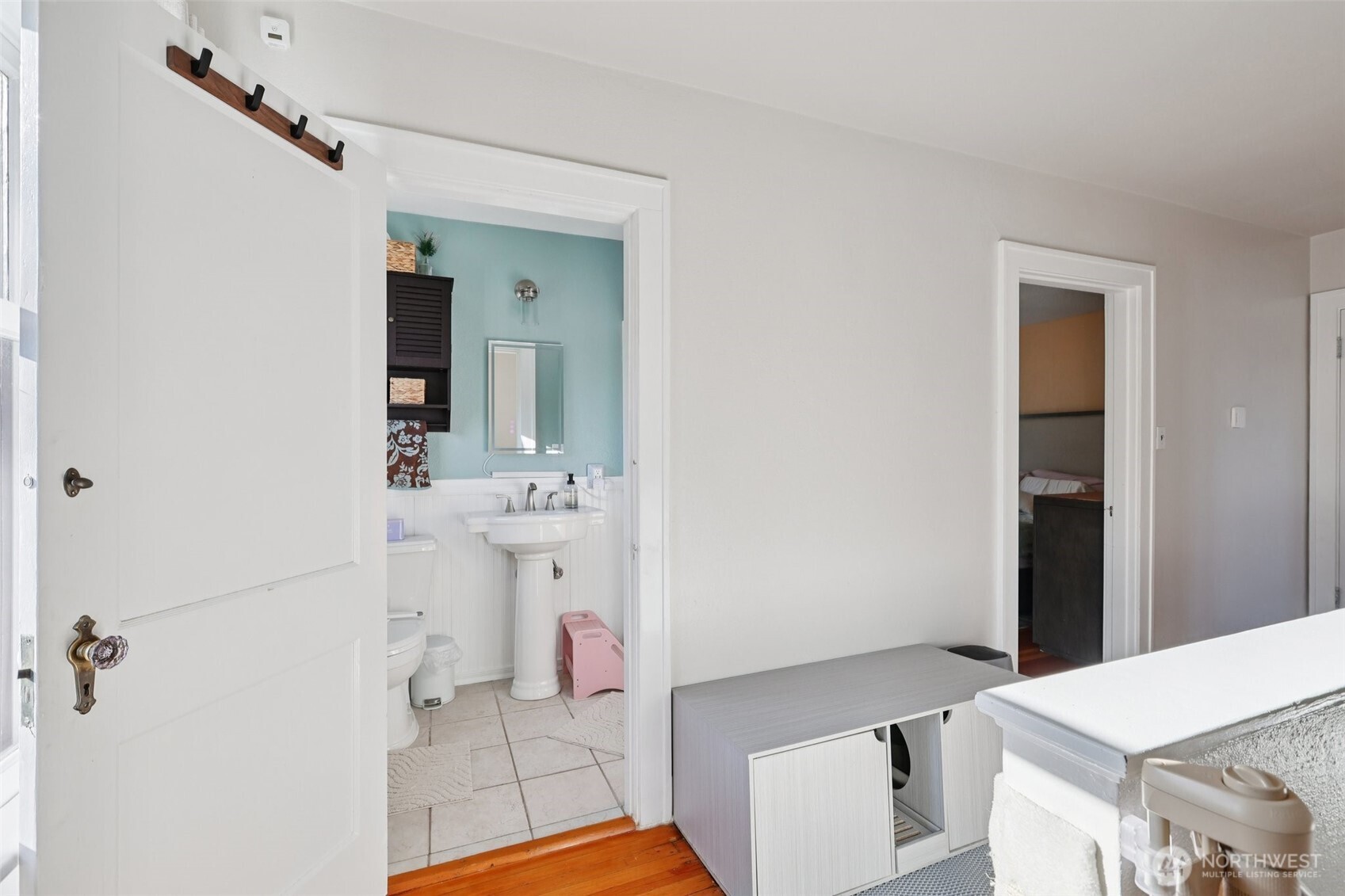 2nd floor to bathroom