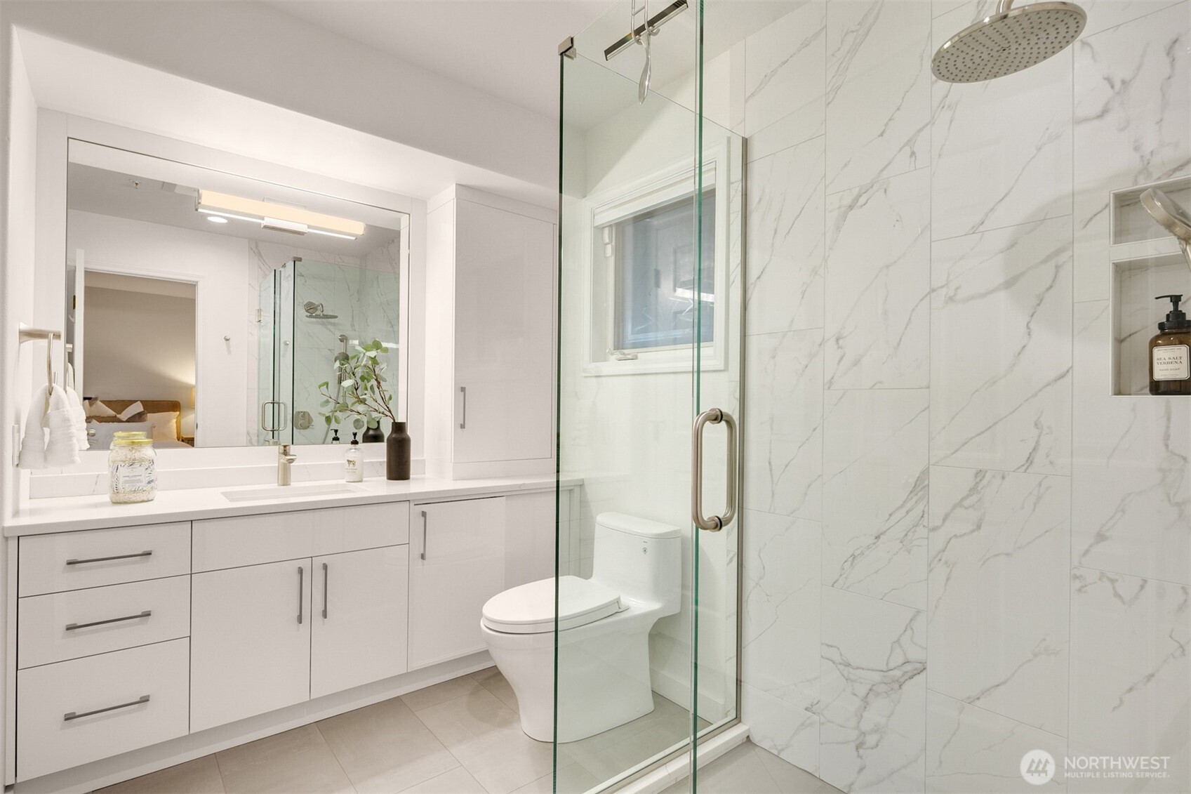 Jr Suite Bath (off of 2nd bedroom)