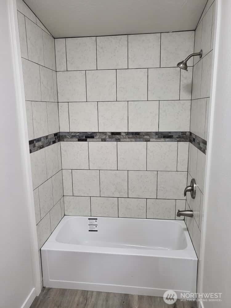 Shower/tub off Room #1