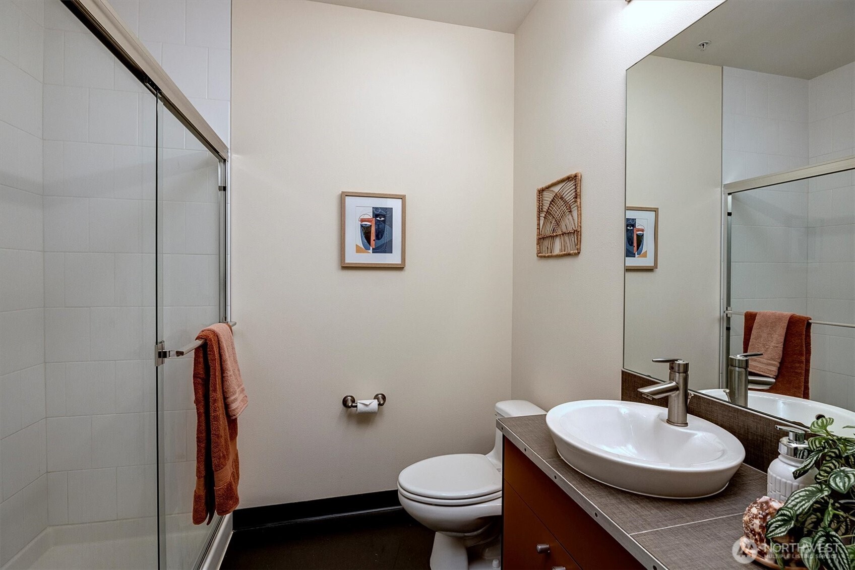 Ensuite primary bathroom