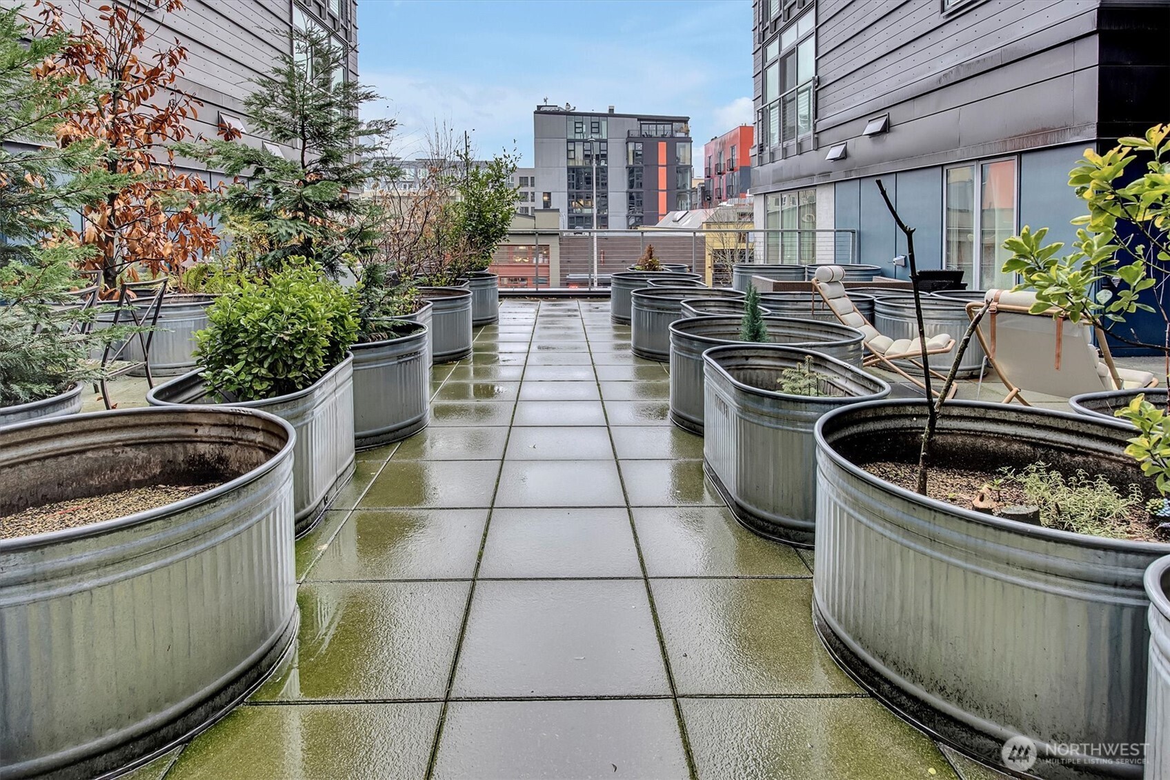 Second deck and outdoor space