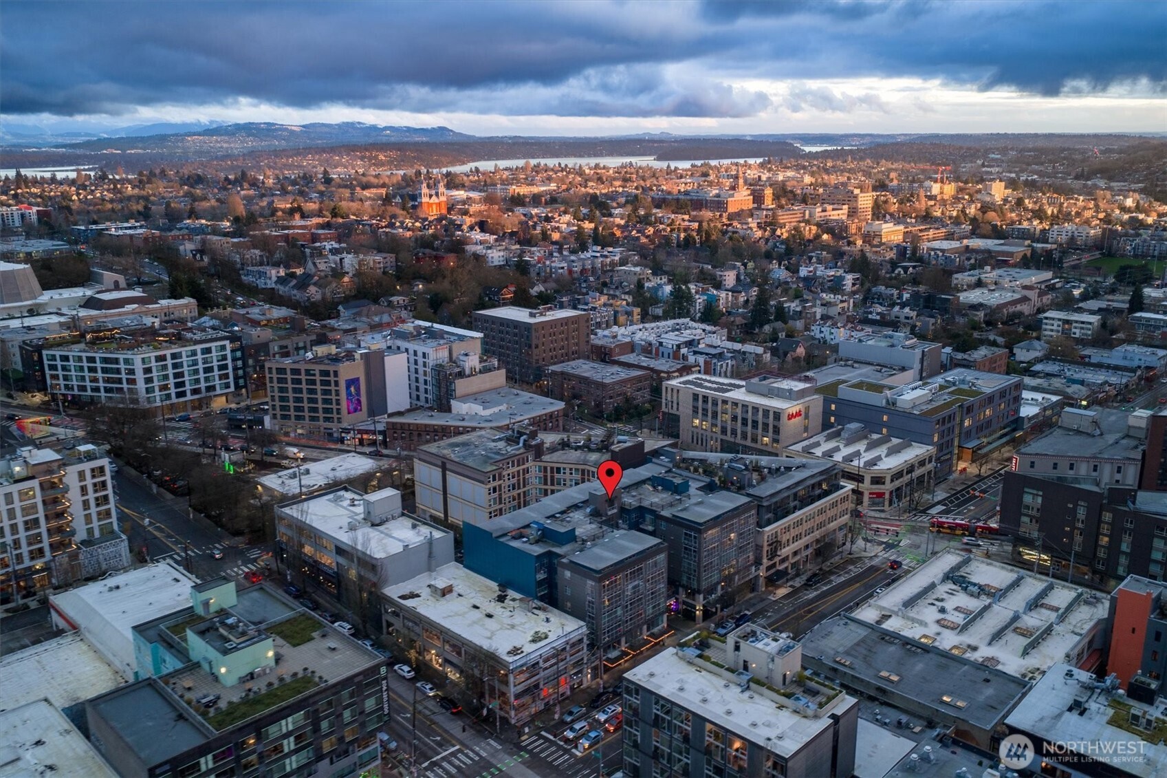 Great location near shops, restaurants, nightlife, and art venues