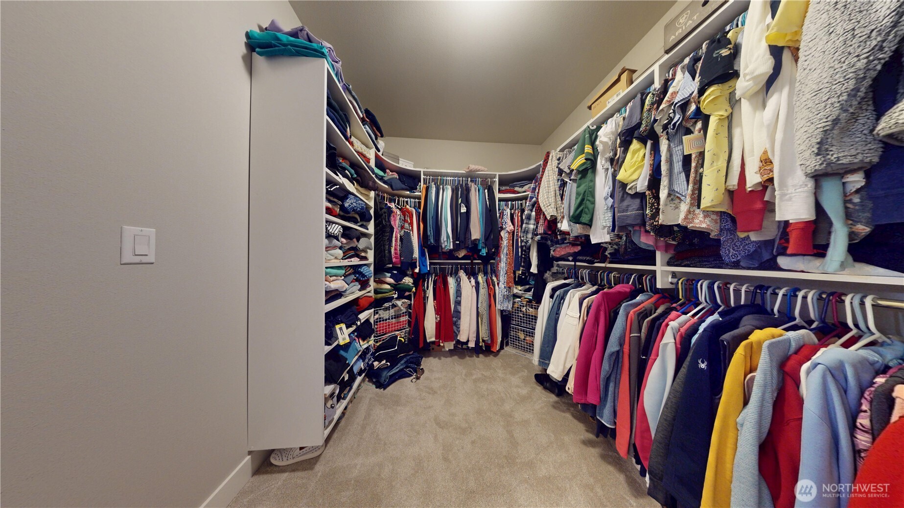 Primary suite walk in closet