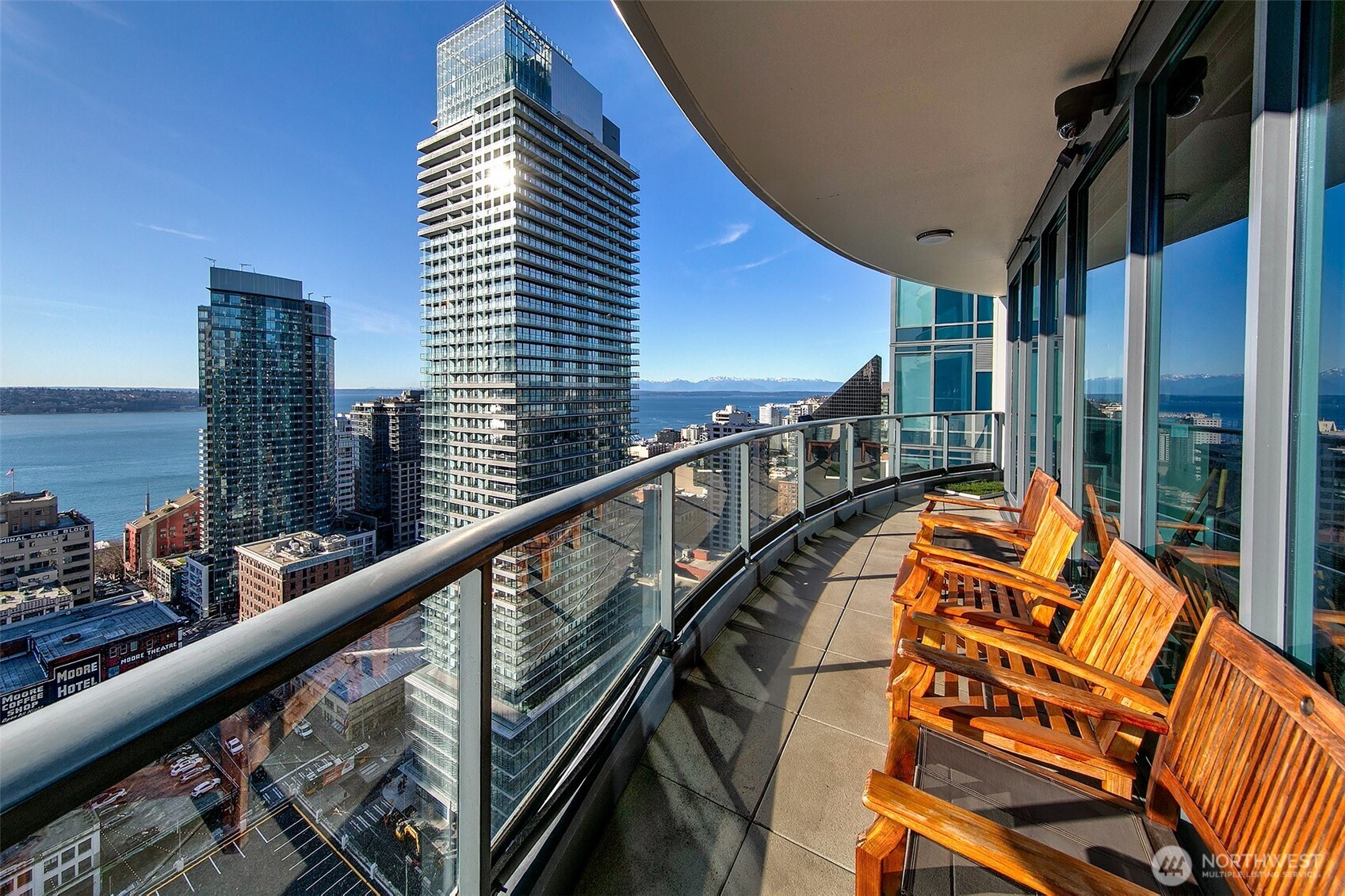 welcome to near 2000 sqft 2bd 2parking 28th floor luxury