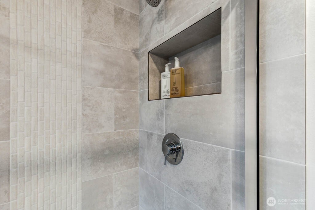 Photos are for representation only.  Features, colors, and selections may differ from photograph. See site agent for details.