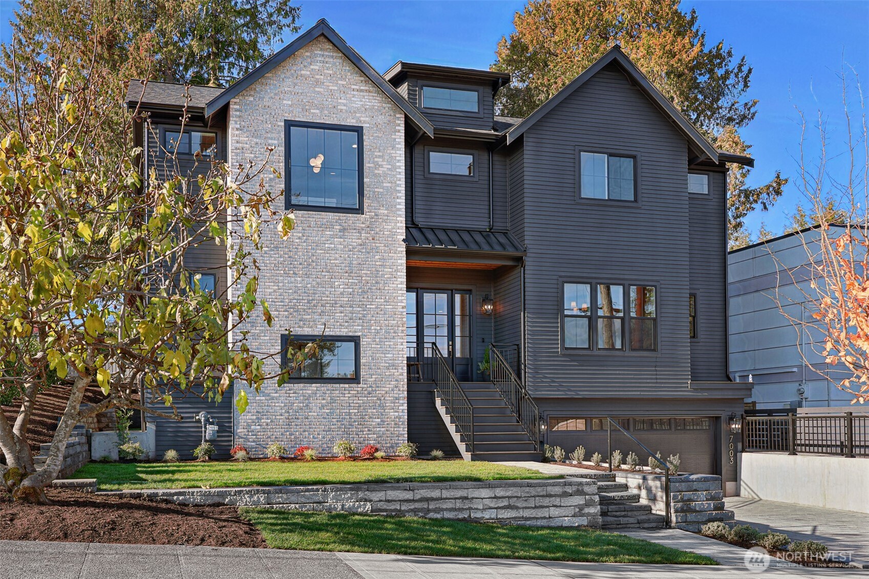 Set an easy walk away from bakeries, dining, neighborhood parks, PCC and top-notch schools - welcome home!