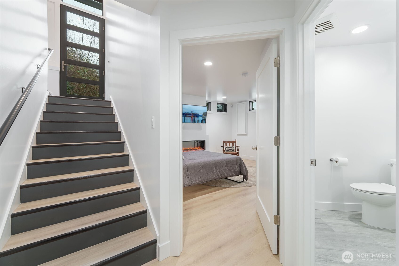 Downstairs to another Guest room and private bath