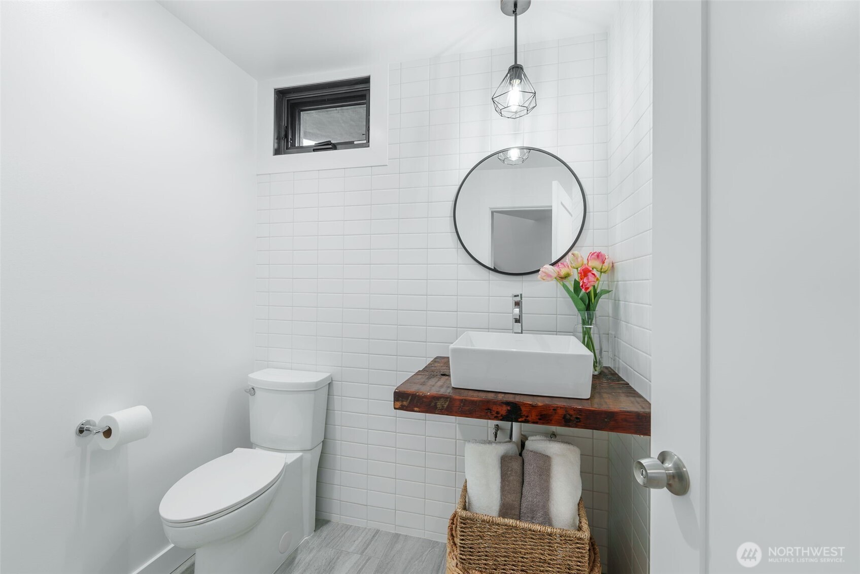Private bath off guest room