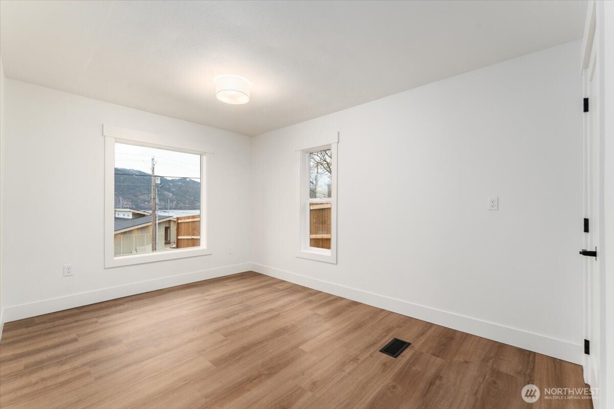 Just off the kitchen, you’ll find the dining area and a versatile bonus space—perfect for creating the setup you need, whether for entertaining, working from home, or extra living space.