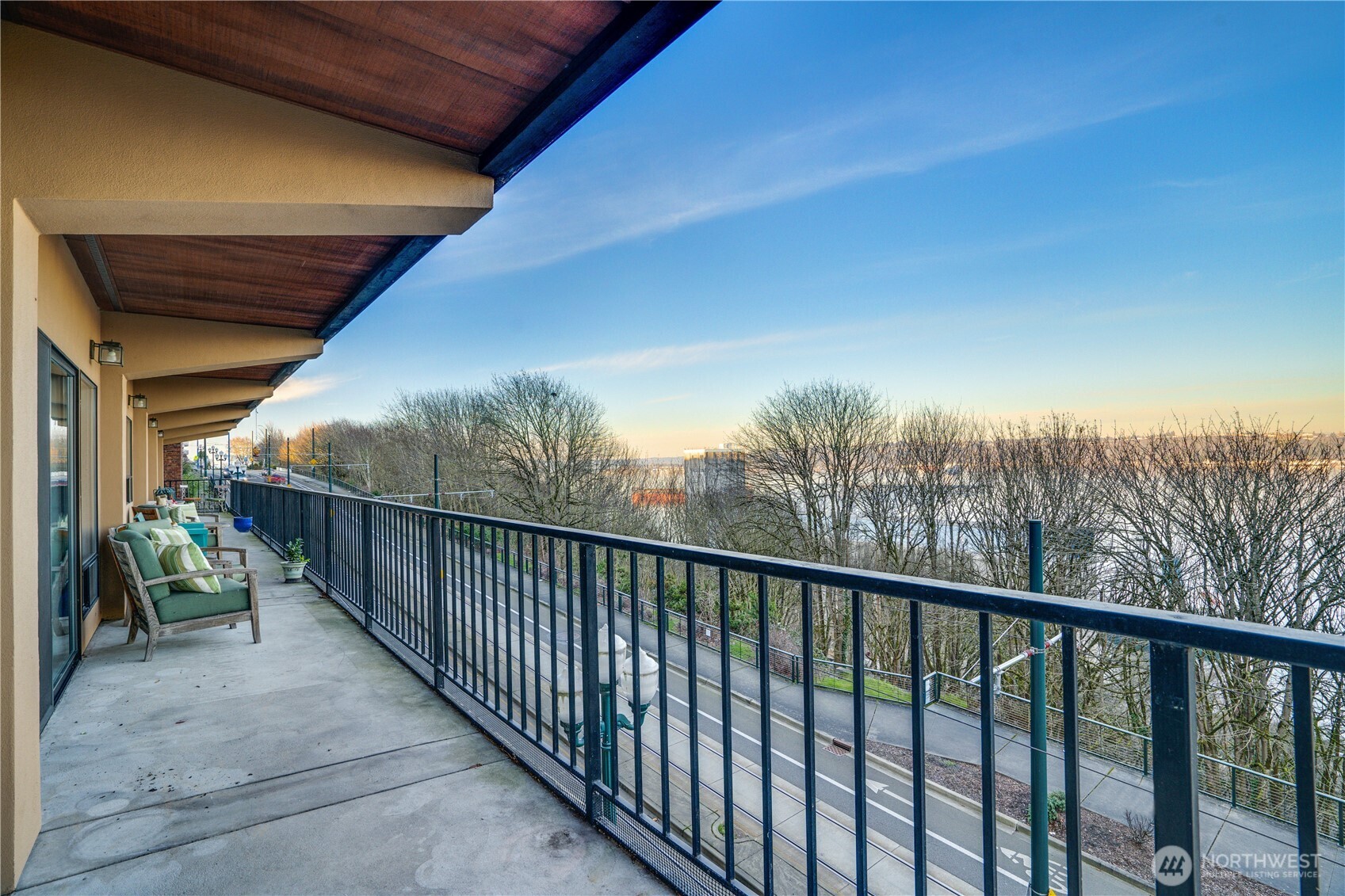 The Broadway district has so many wonderful restaurants and eateries nearby.