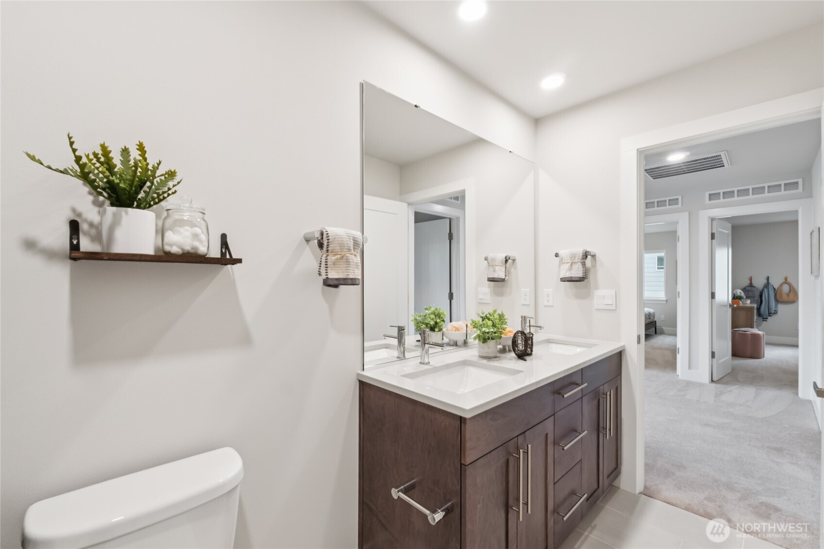 For representation only.  Features, colors, and selections may differ from photograph. See site agent for details.