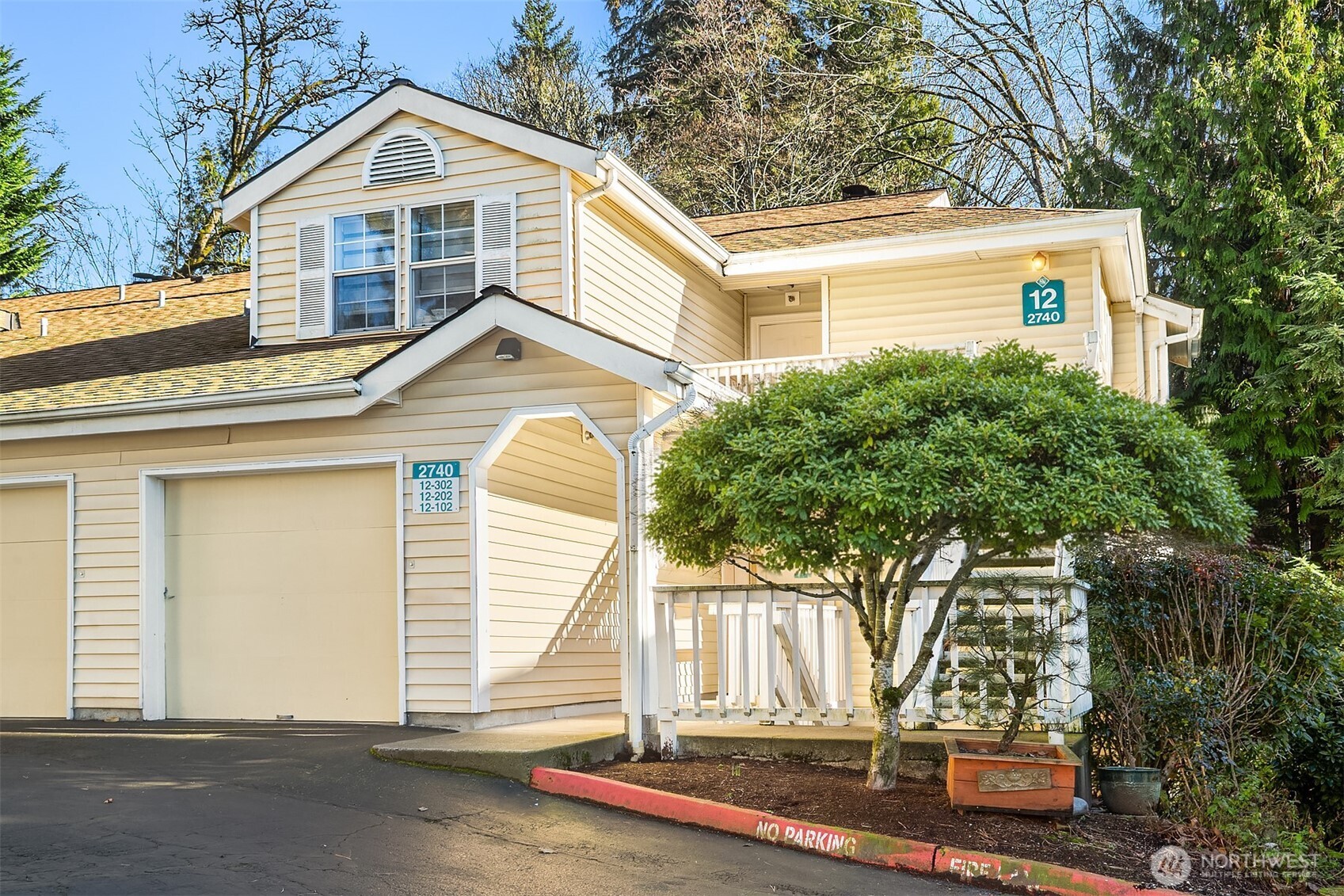 Full size W/D with storage