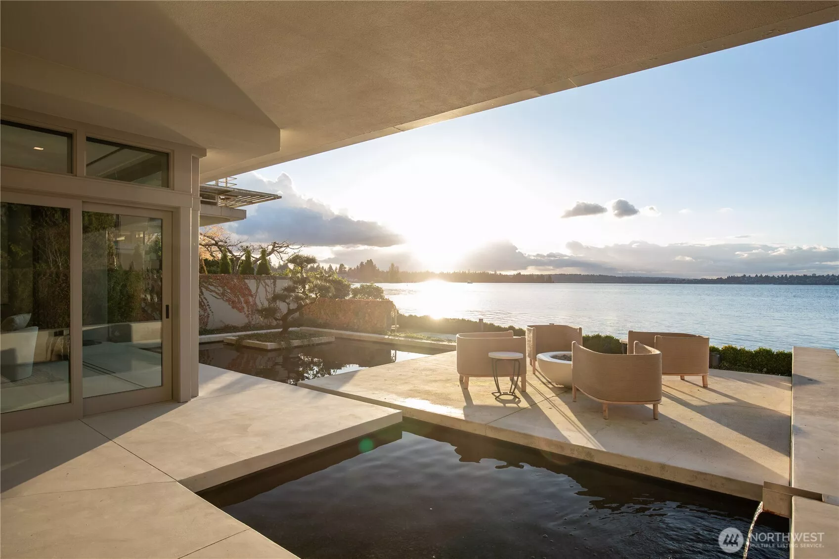Full Western exposure looking out to Lake Washington and the Olympic Mountains.