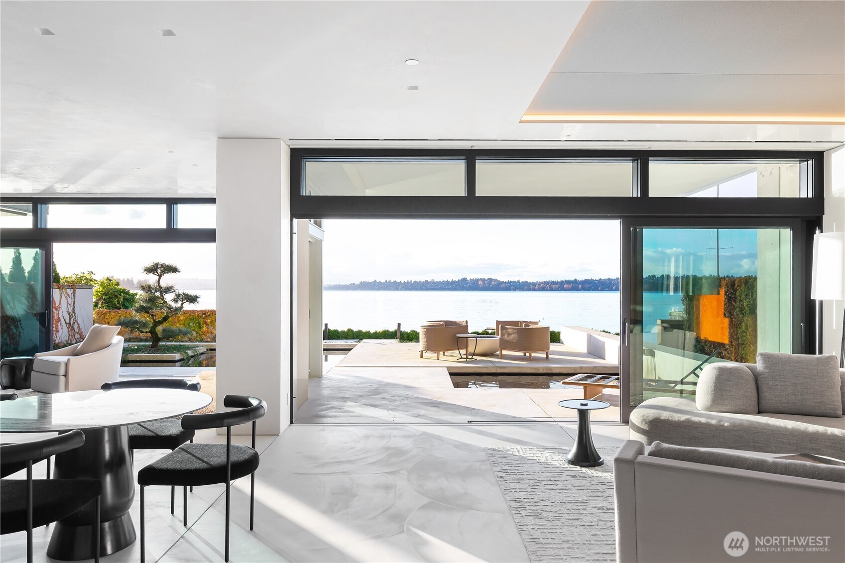 Both sets of sliding doors stack to the L and R allowing the entire West side of the unit to open to Lake Washington and the outdoor living spaces.