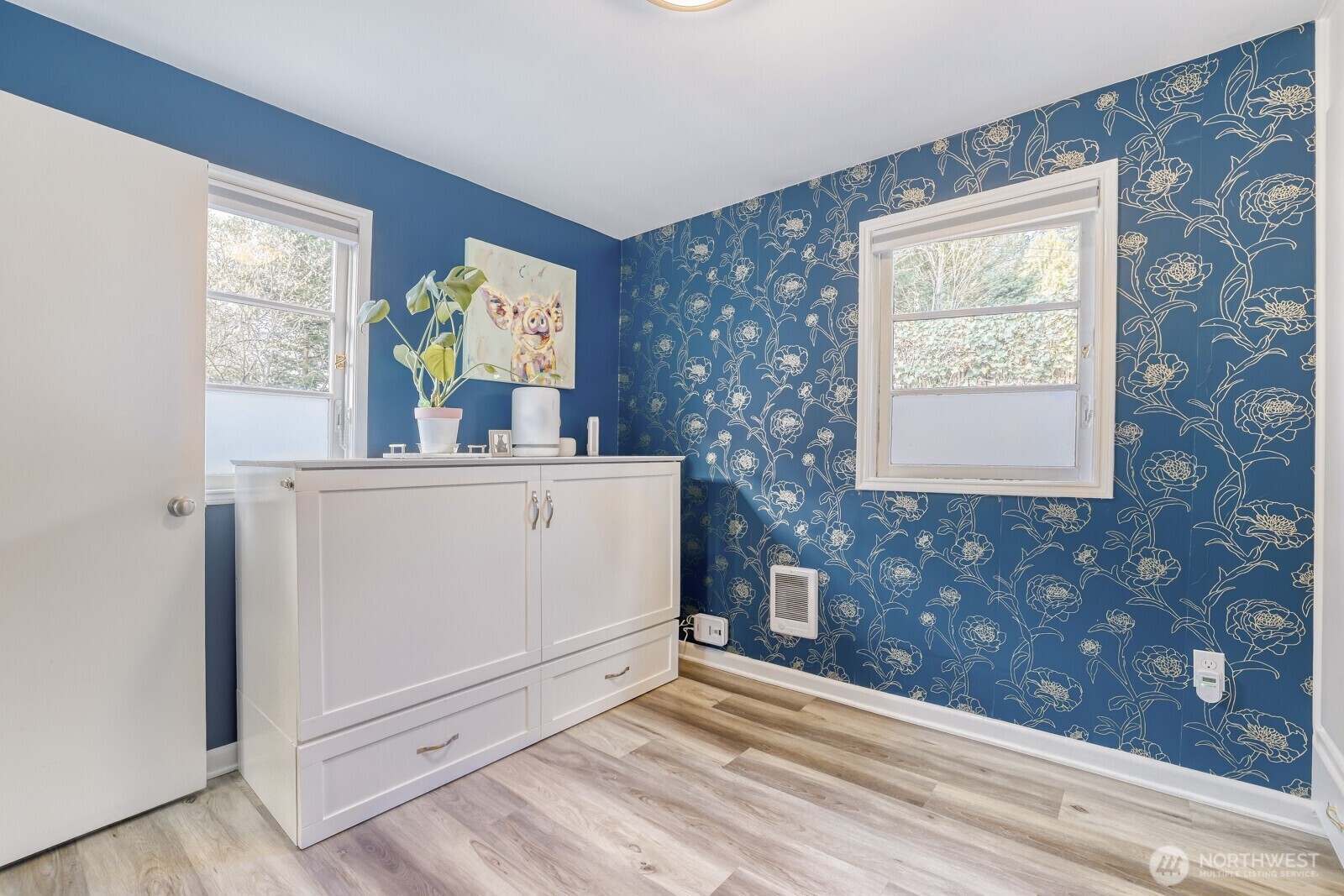 Use as office or 2nd bedroom.