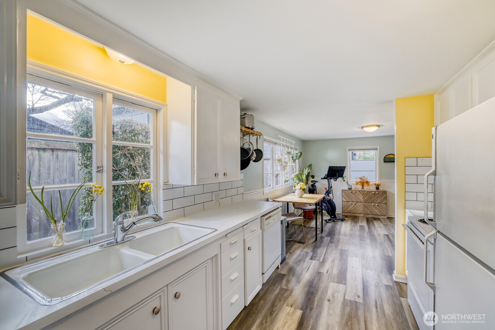Subway tile backsplash.