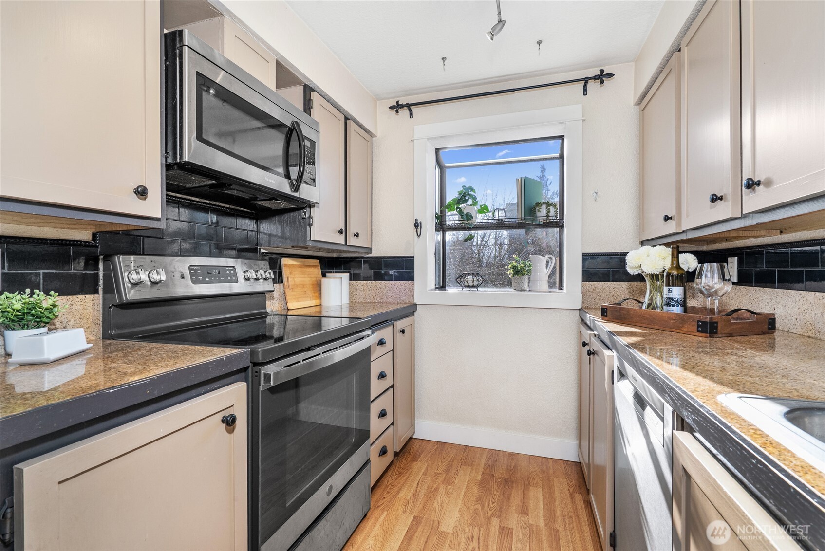 Lots of great cabinet and drawer space.