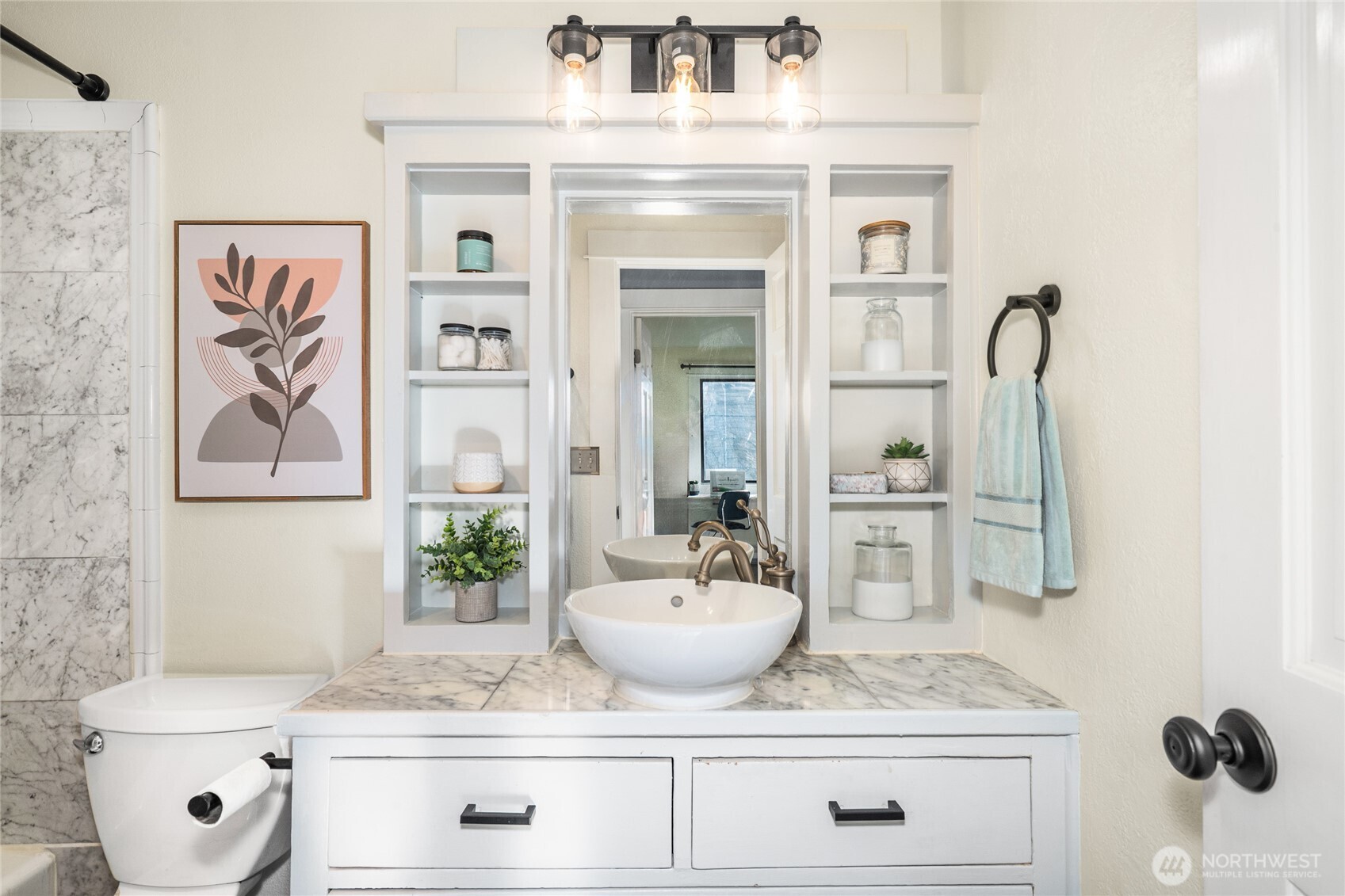 Lots of drawers and nooks for your toiletries.