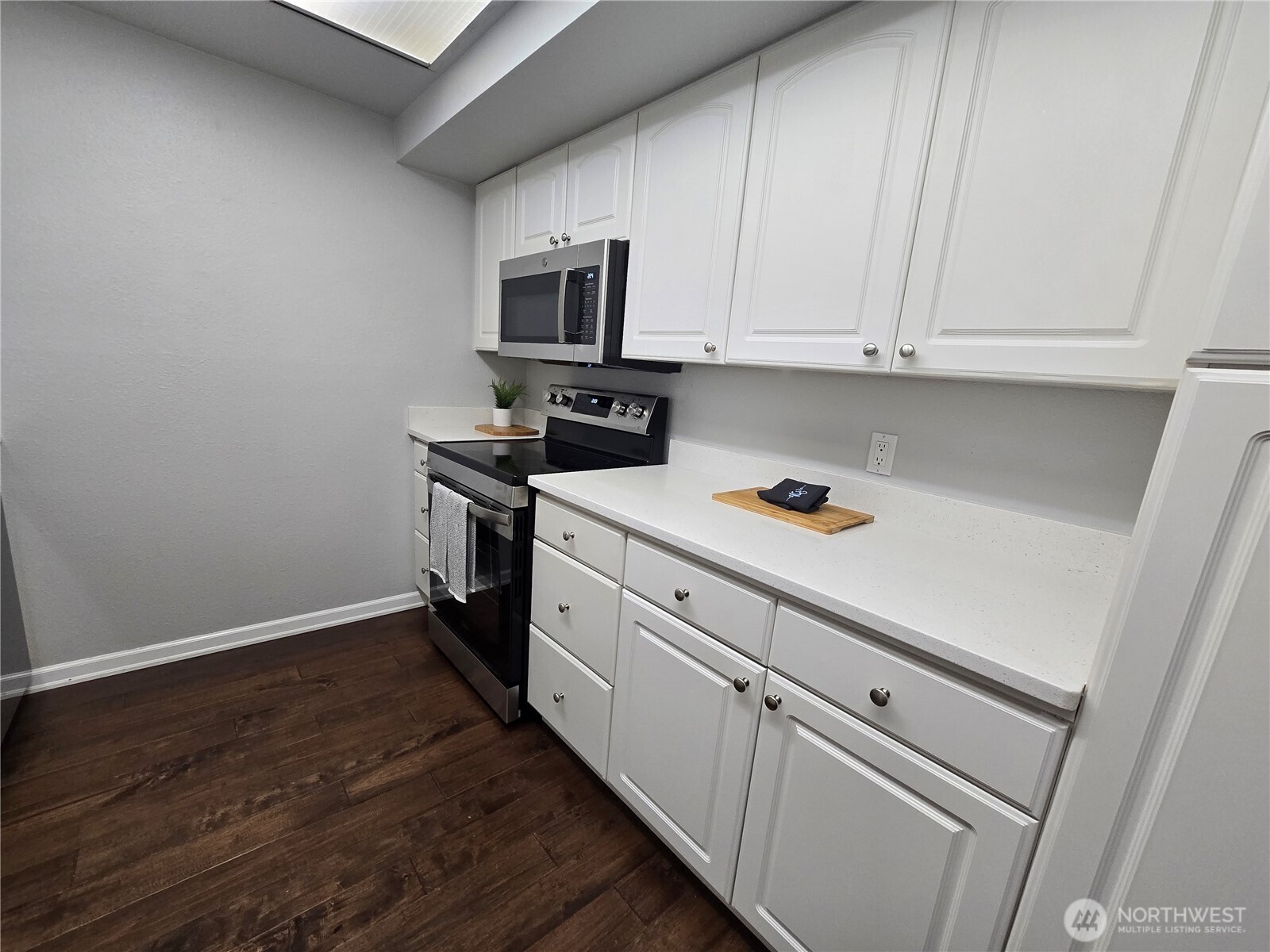 Beautiful Floors in kitchen