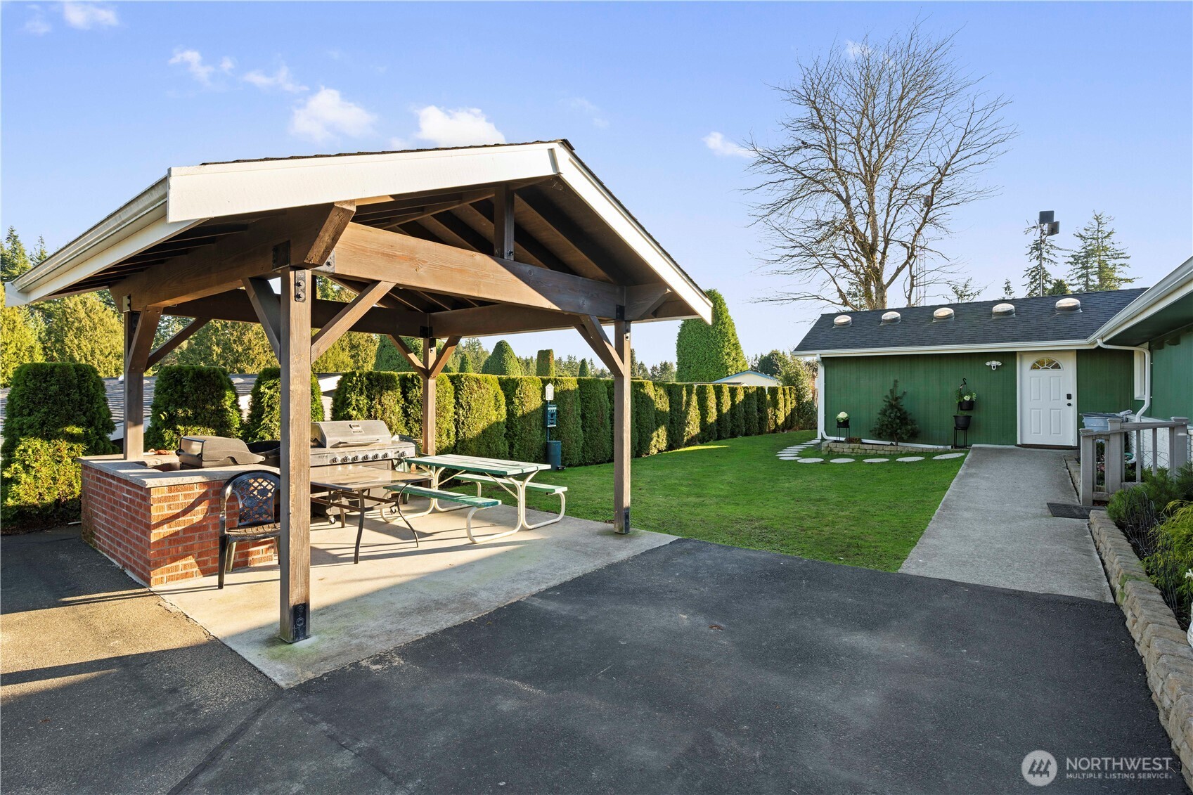 Enjoy the covered outdoor barbecue area in the community—perfect for grilling and gathering with family and friends.