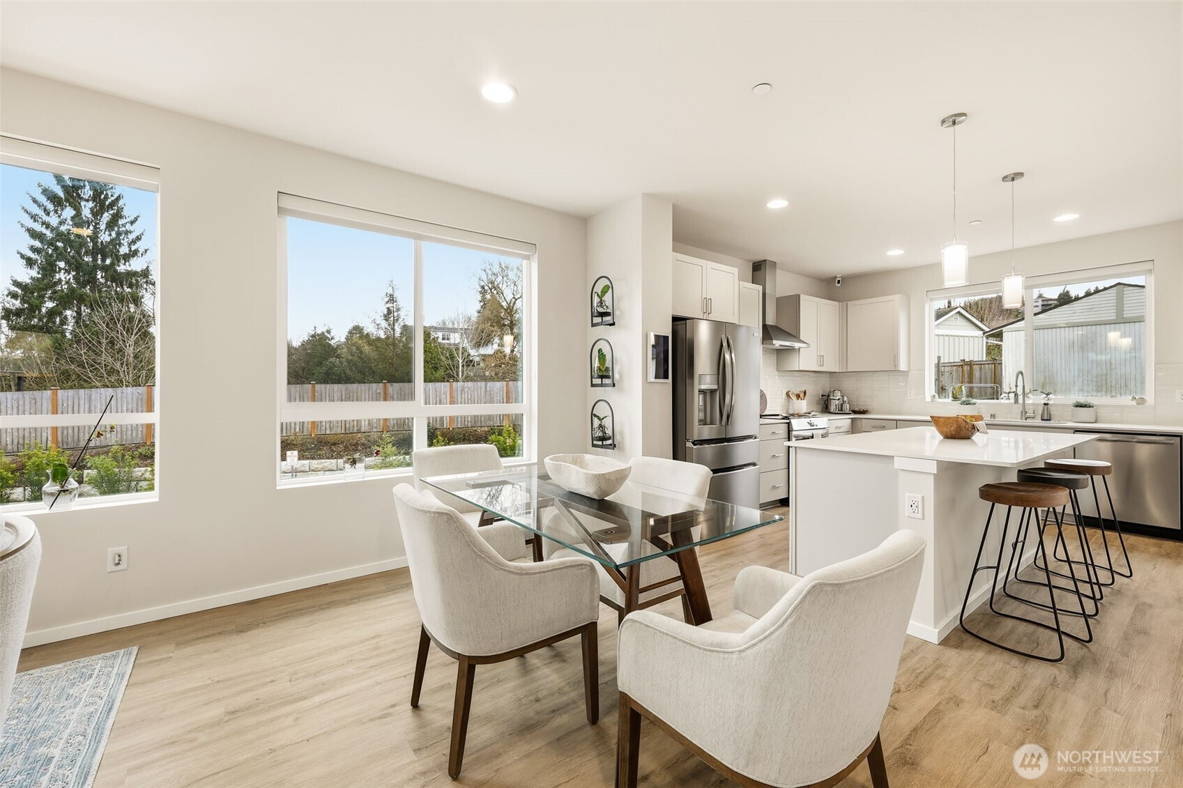 Main-level bedroom + ¾ bath = ideal for guests, multigenerational living, or a private office setup.