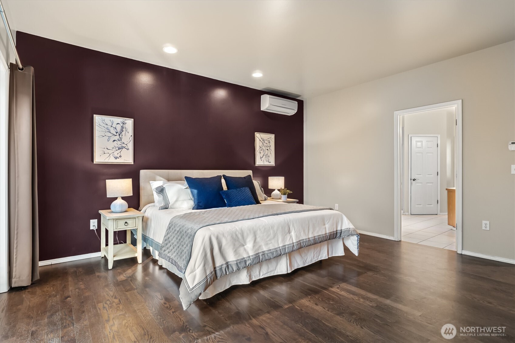 Powder room on the main