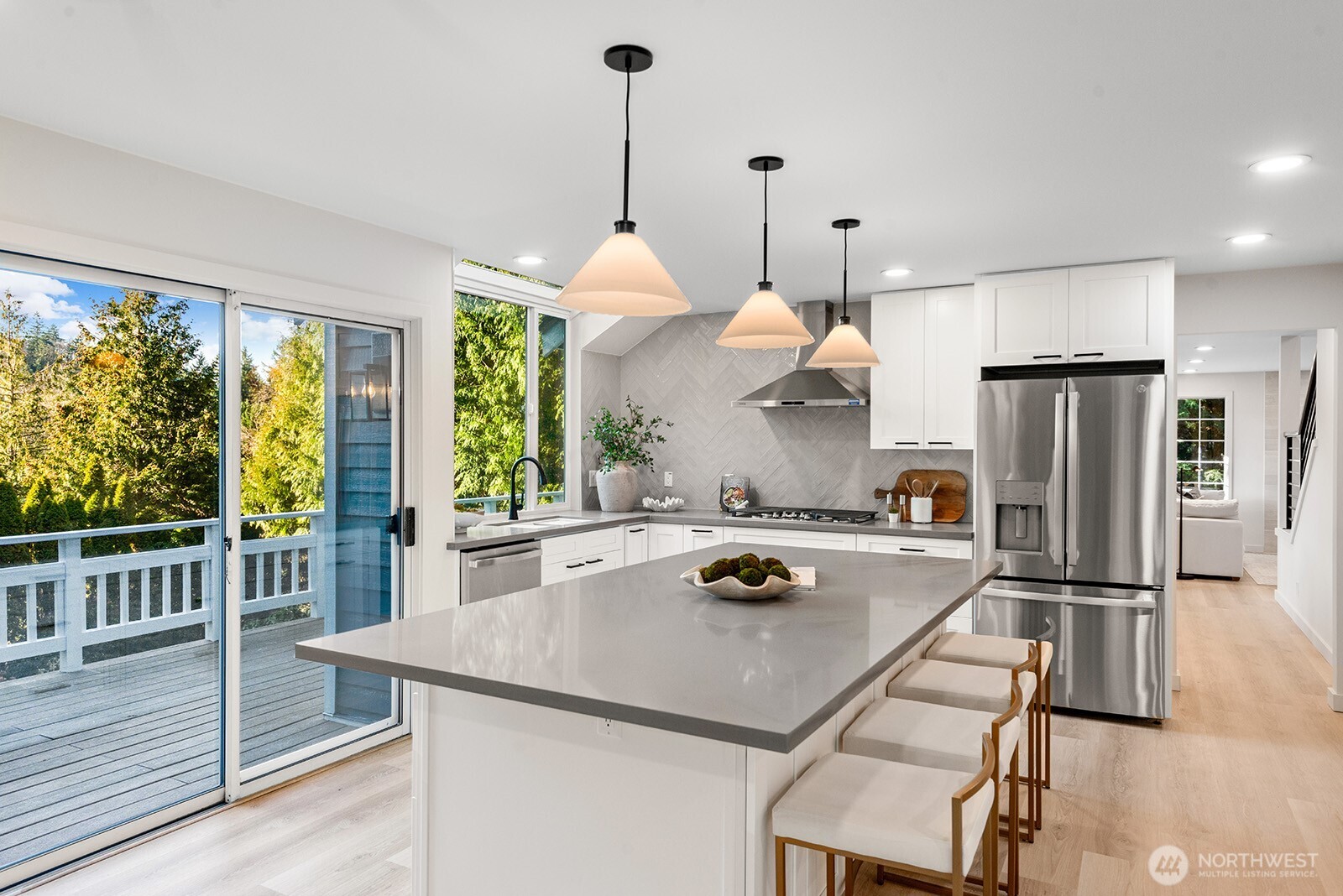 Quartz countertop and ample cabinet space