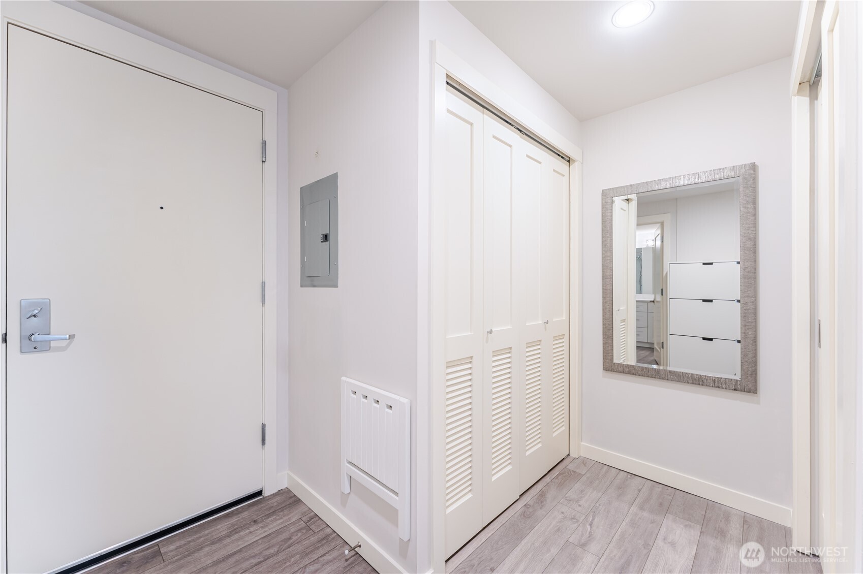 Note the built in folding chair for removing shoes.