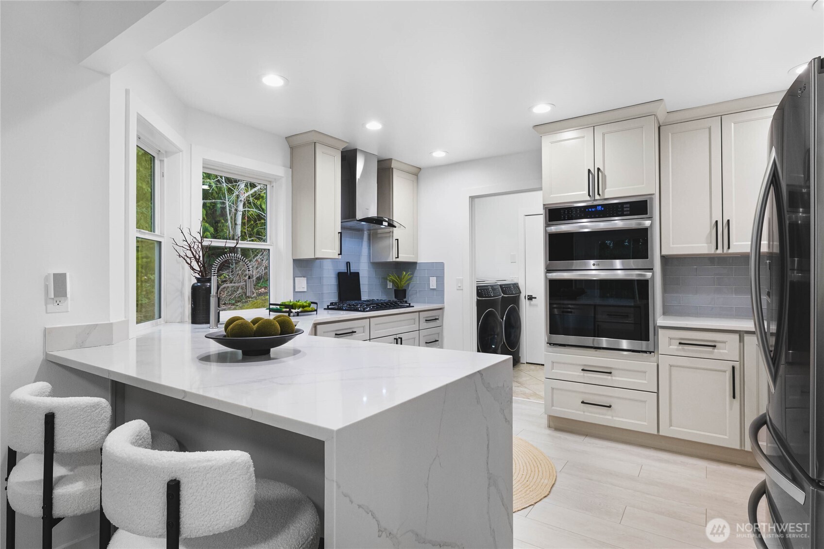 Kitchen equipped w/ Quartz countertops