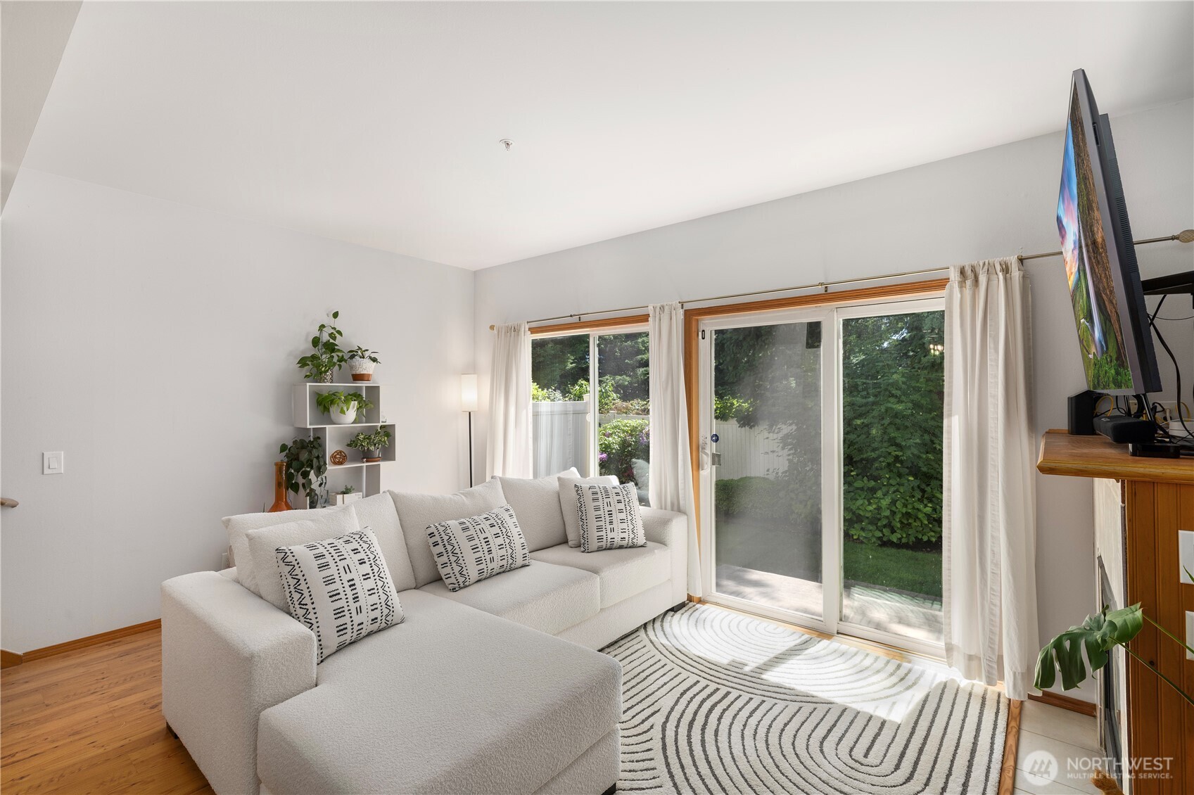 This home has tons of natural light!