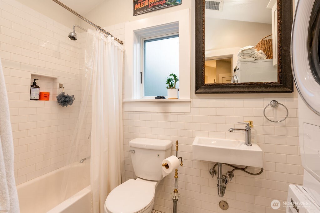 Casita with kitchenette and full bath.