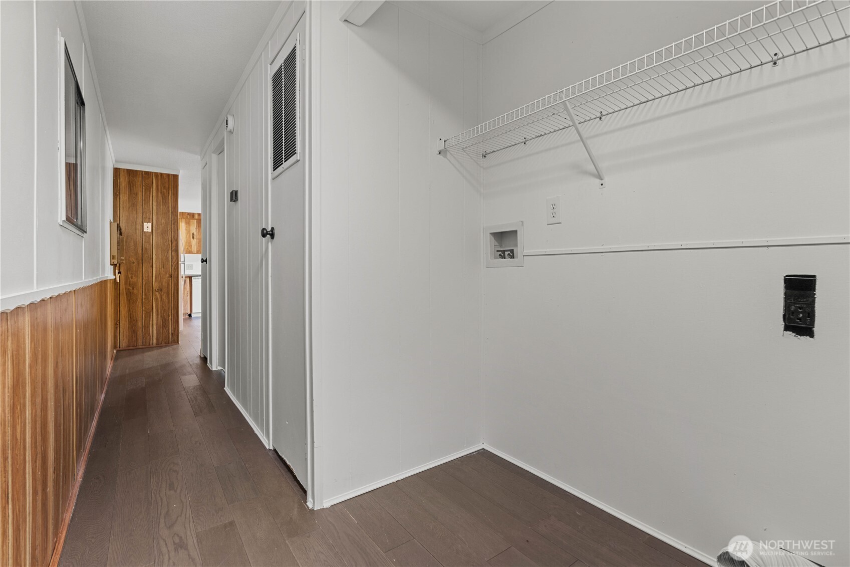 Washer and Dryer connections located in hallway