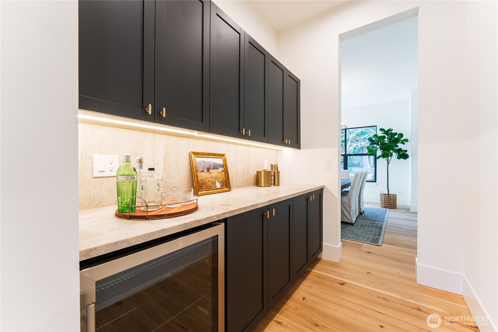 Light-Filled dinning room