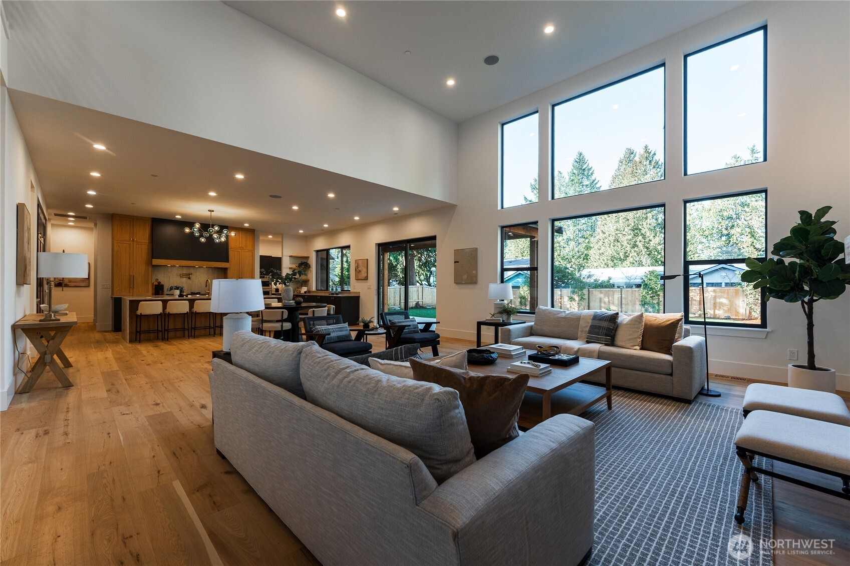 lLght-filled interior