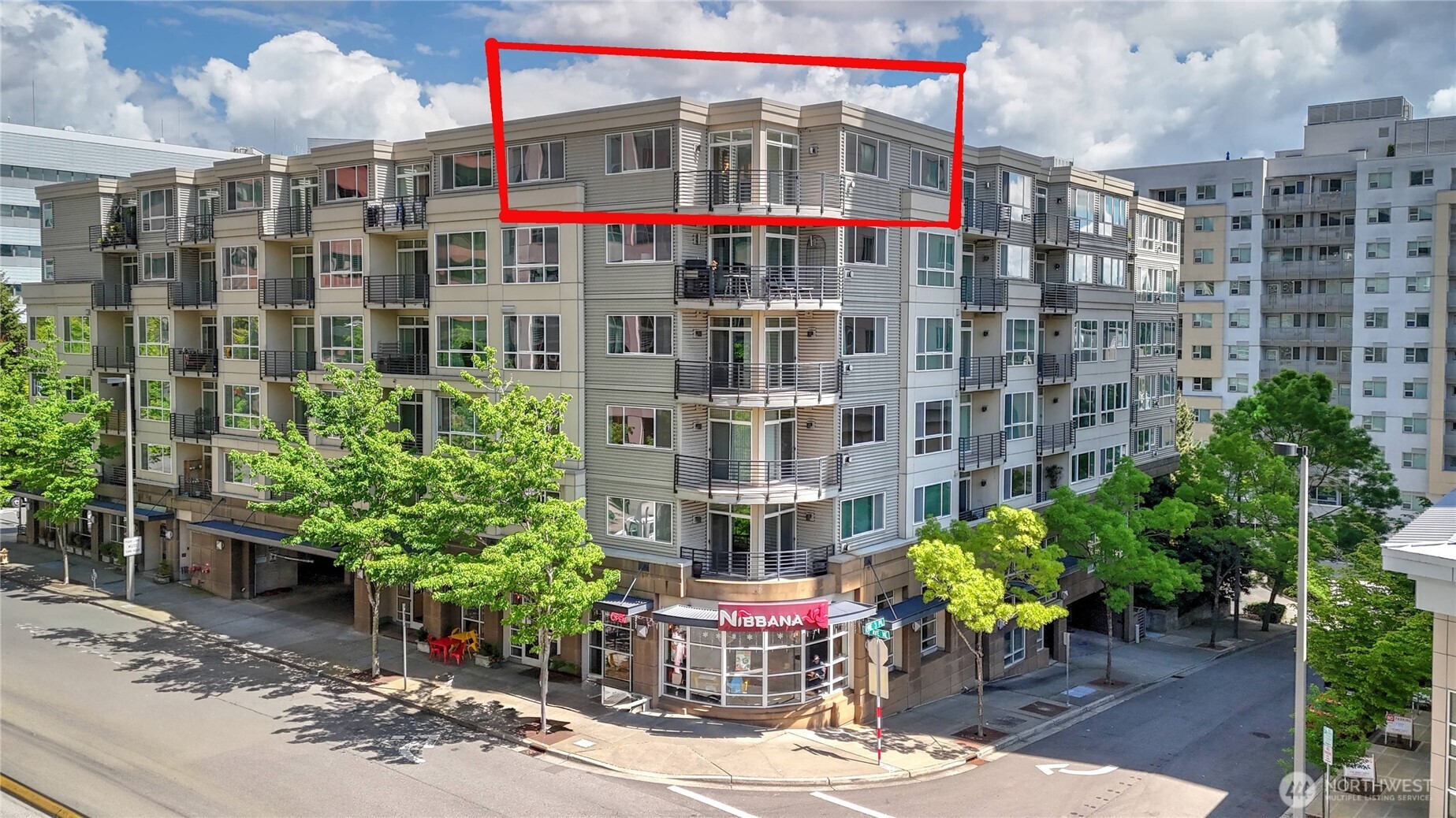 Top floor corner unit!!