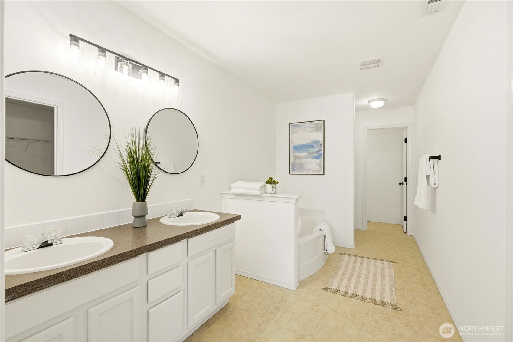 Spacious 5-piece ensuite with double vanity