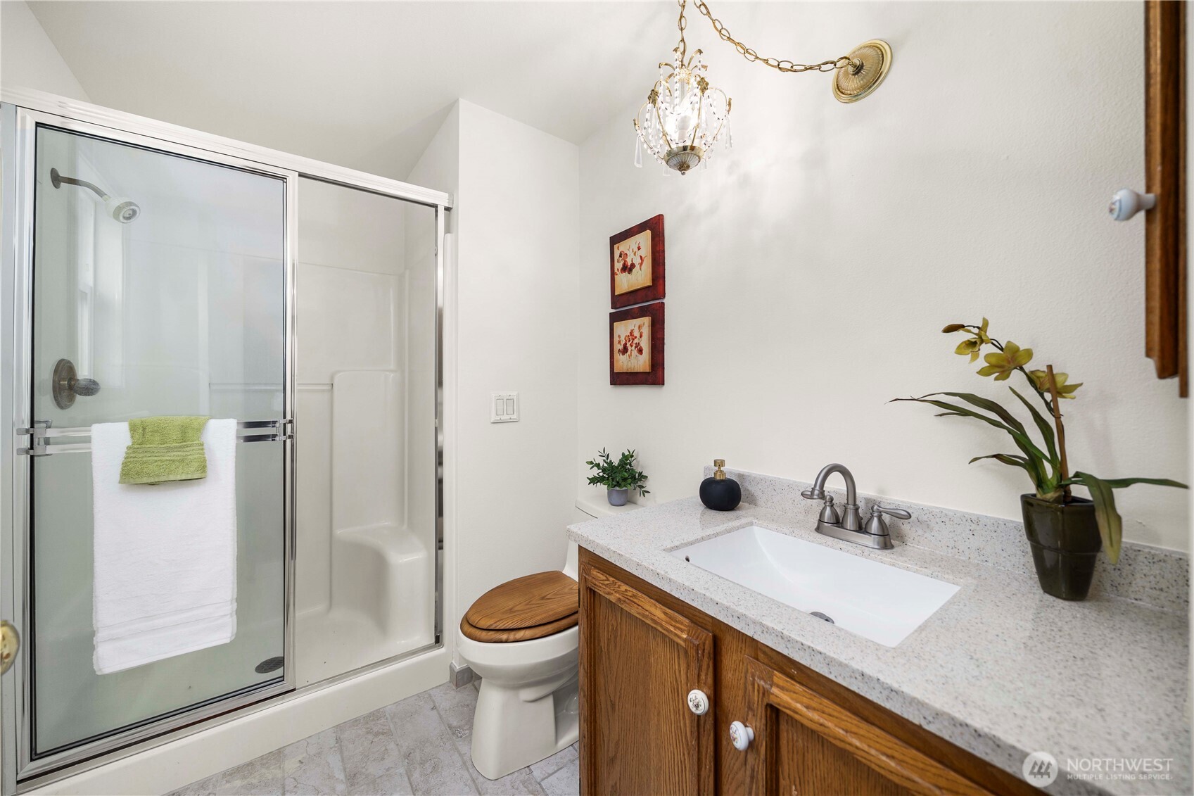 The Guests have their own private Bathroom, too!