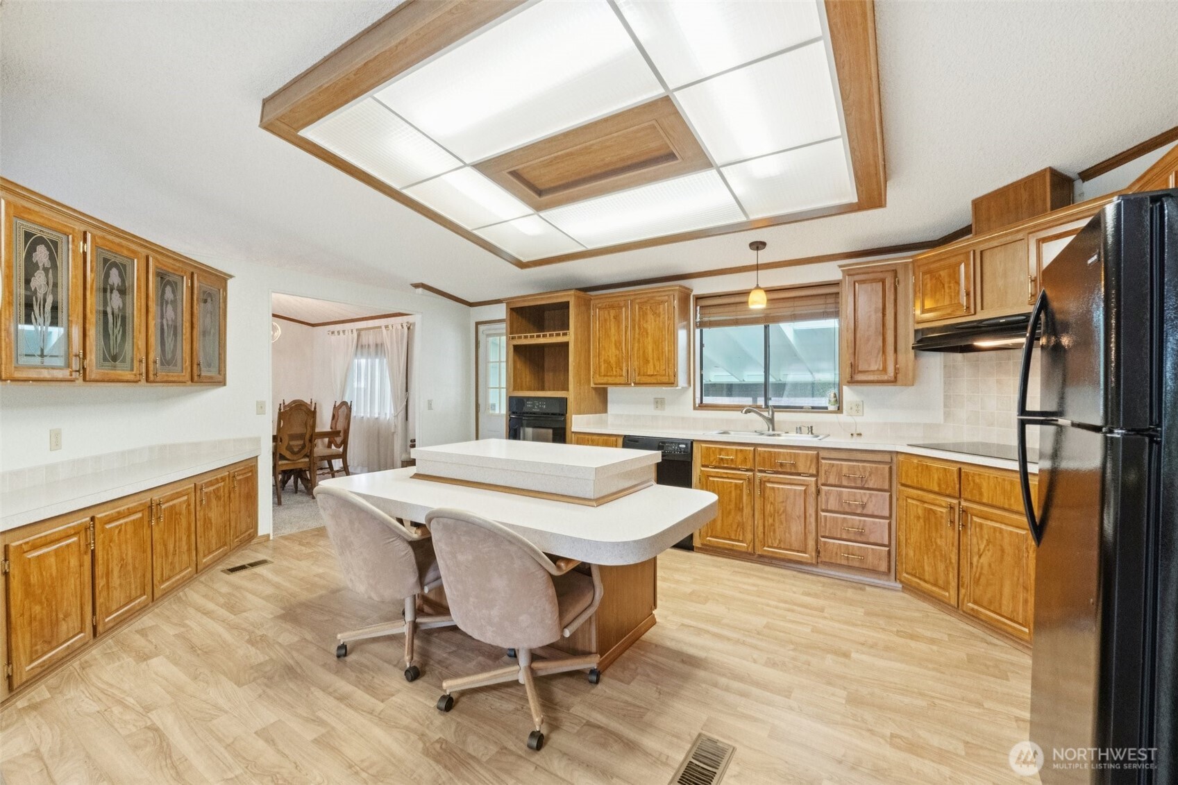 Another view of the kitchen. All the appliances stay