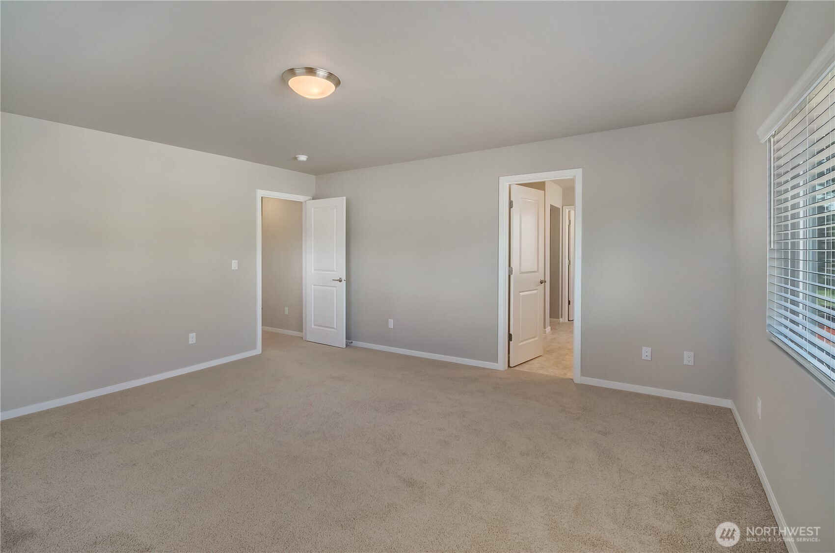 Photos are from a previously built Cayuse floor and demonstrate the quality craftmanship that Rush builds to. They may display an upgrade or feature not currently available.