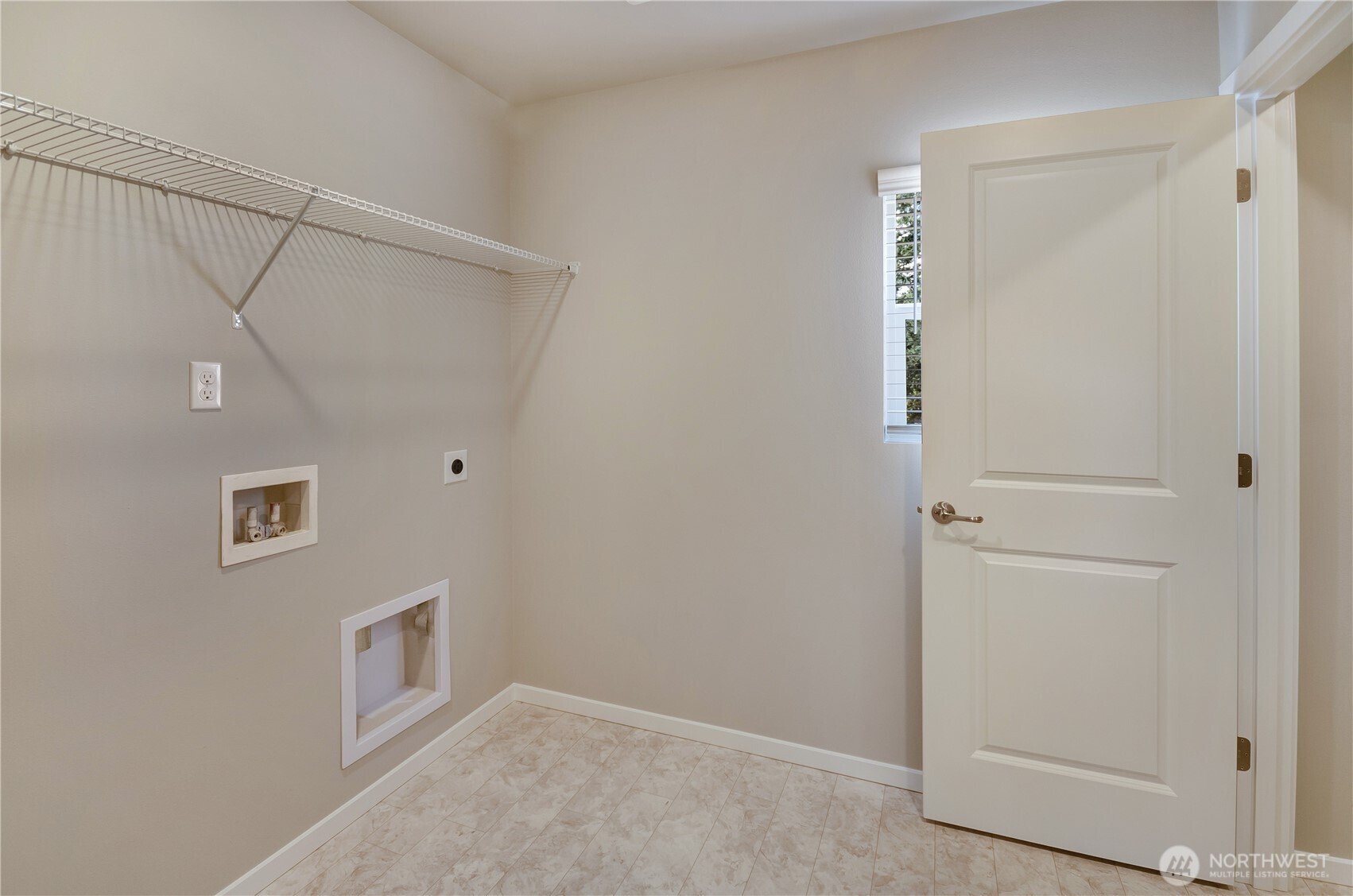 Photos are from a previously built Cayuse floor and demonstrate the quality craftmanship that Rush builds to. They may display an upgrade or feature not currently available.